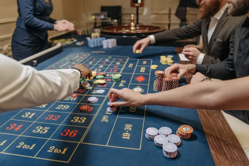 Streaks Are Stories We Tell Ourselves: The Real Math Behind Casino Luck